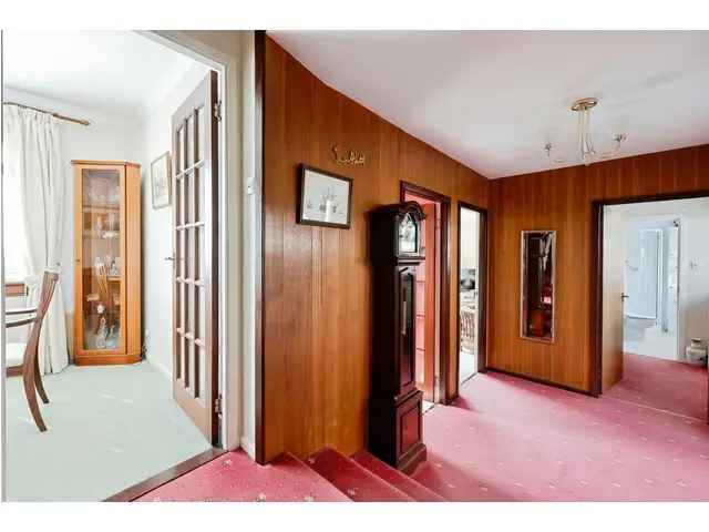 3 Bedroom Detached House for Sale with Firth of Forth Views