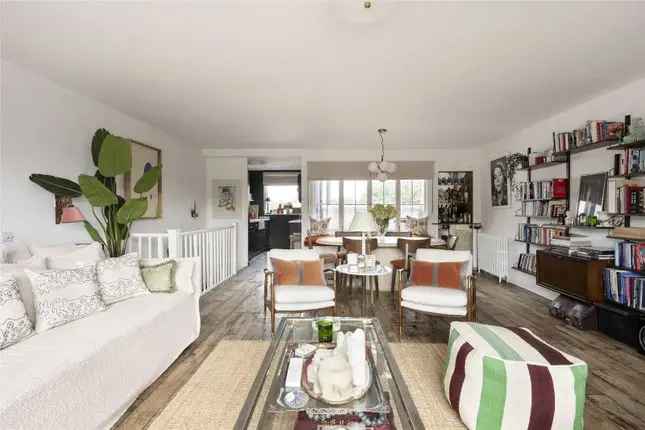 Flat for sale in Lancaster Road, London W11