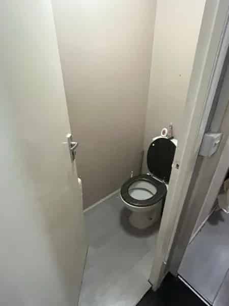 2 Bed Maisonette 2 Balconies Pets Allowed Near Shops Schools