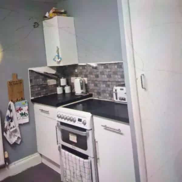 One Bed Bungalow Near Shops and Park