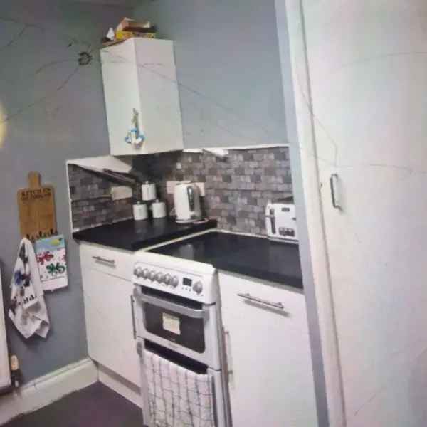 One Bed Bungalow Near Shops and Park