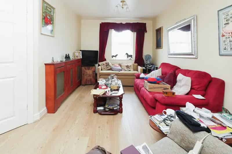 Three Bedroom Mid Terrace House Near Atherstone Town Centre