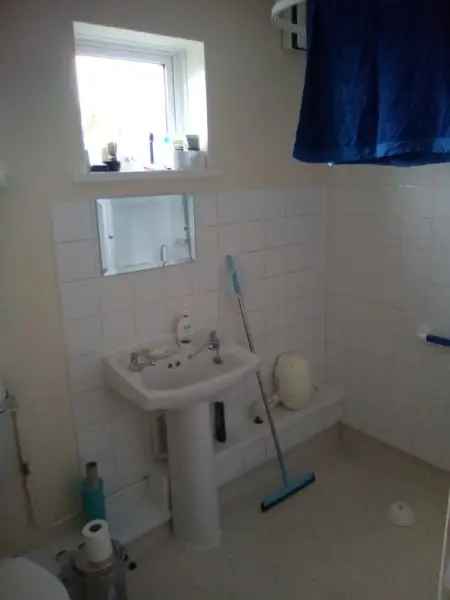 Flat For Rent in Basingstoke and Deane, England