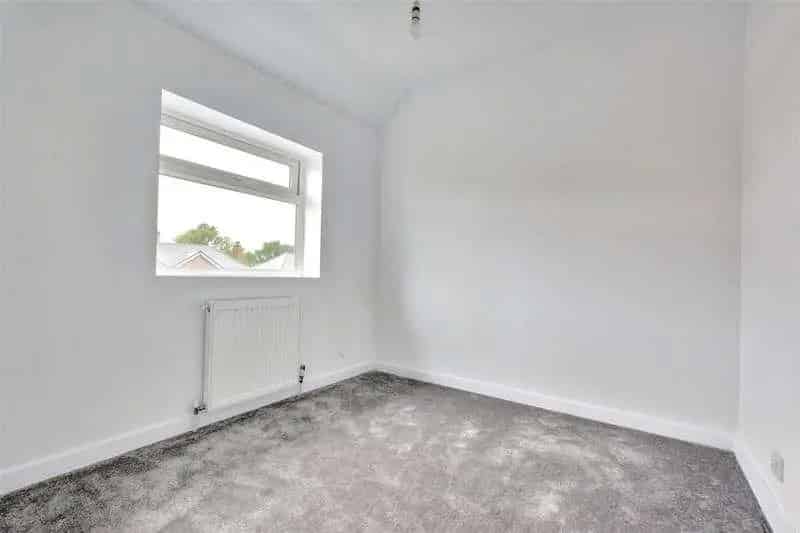 3 Bed Semi-Detached House For Sale No Upward Chain