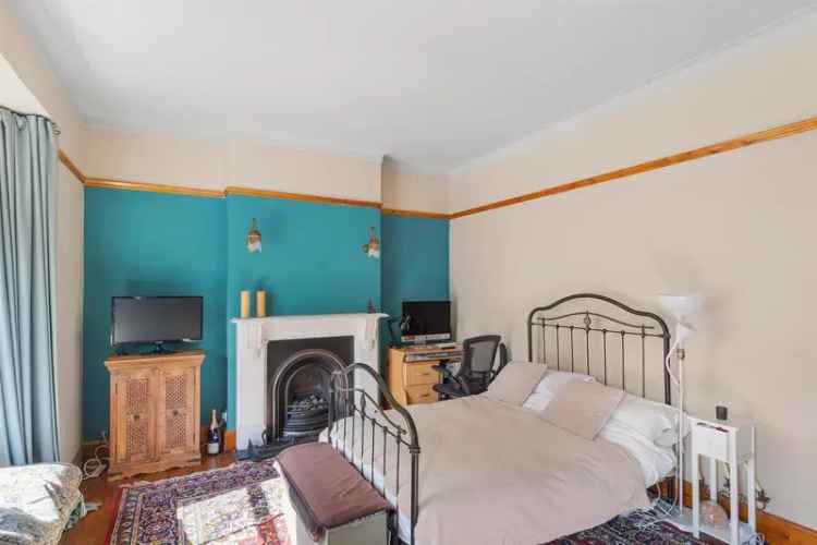 2 Bed Flat for Sale Upland Road  Share of Freehold