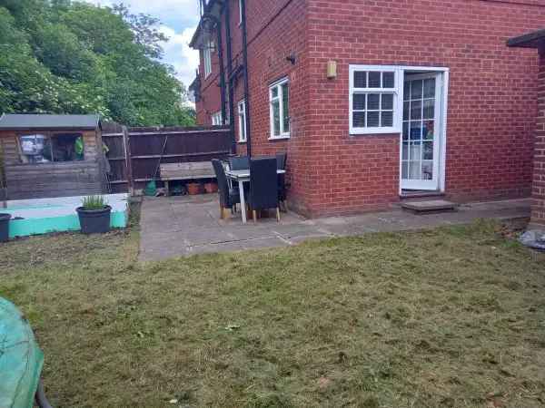 2 Bed End Terrace House Near Westfield Shopping Centre