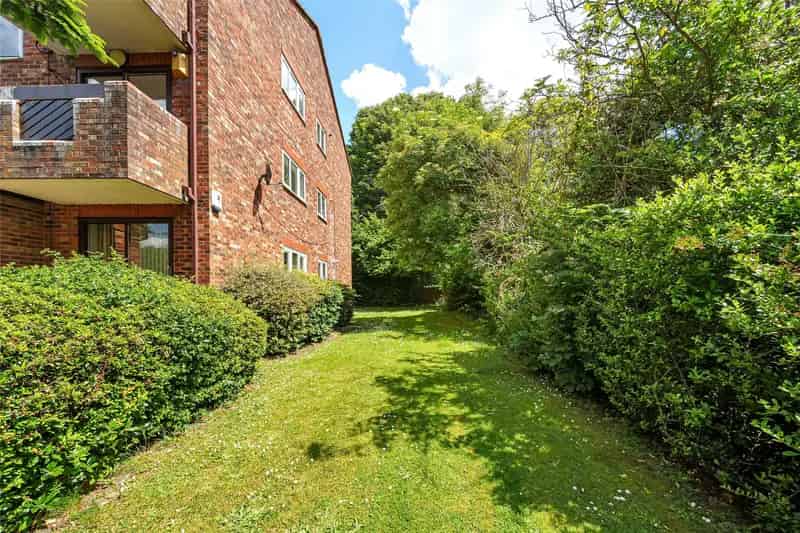 2 Bedroom Ground Floor Flat For Sale