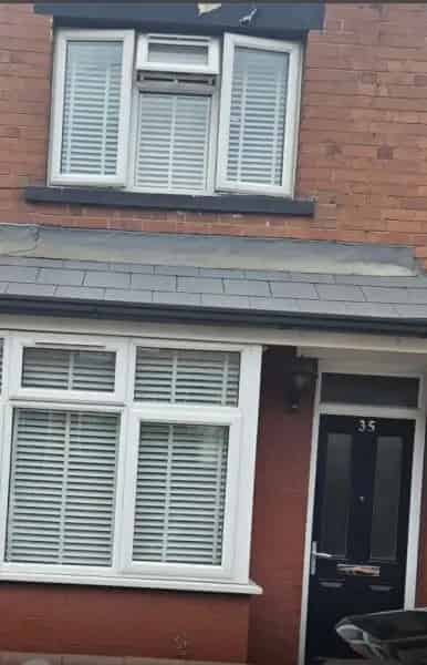 Updated Kitchen House near Shops and Transport