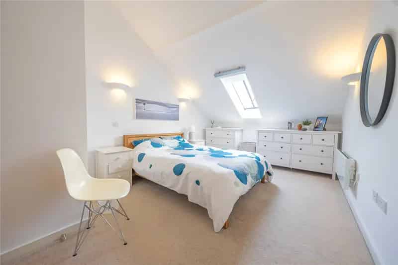 Luxury 2-Bed Apartment Sicklinghall Modern Kitchen Parking