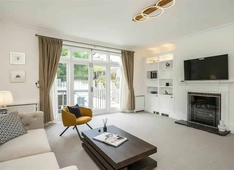 Spacious 2 Bedroom Duplex Apartment in Knightsbridge
