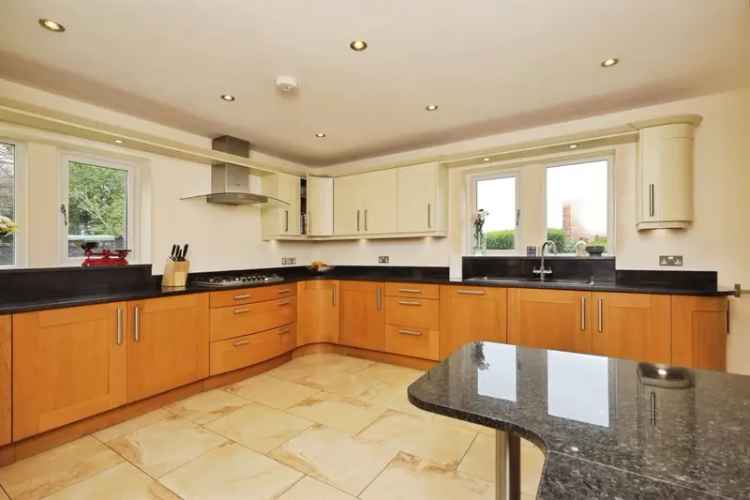 6 Bedroom Family Home with Double Garage and Large Gardens
