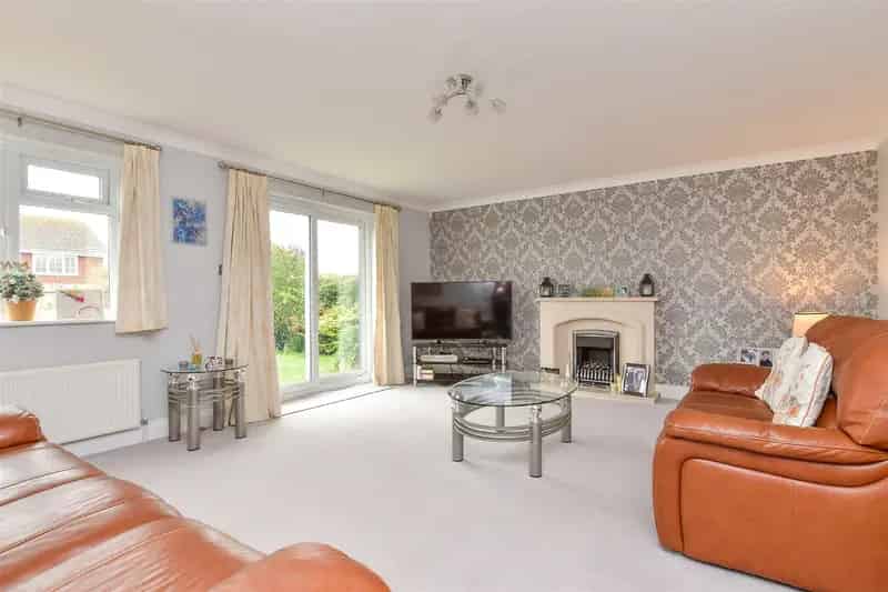 7 Bedroom Chalet Bungalow for Sale