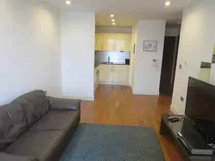1 Room Flat 49m² London SW2 - Near Transport & Amenities