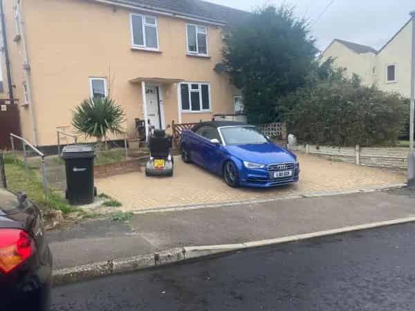 3 Bed Semi Detached House Double Driveway Large Garden
