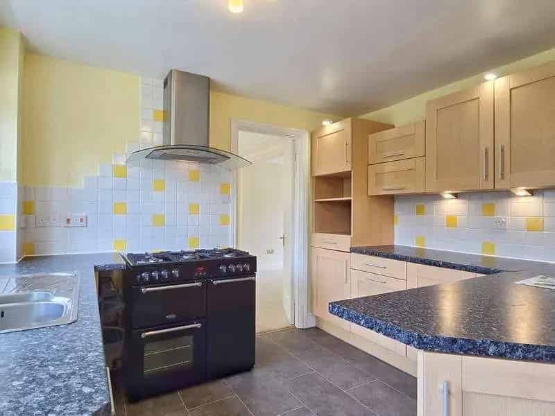 4 bed house for sale