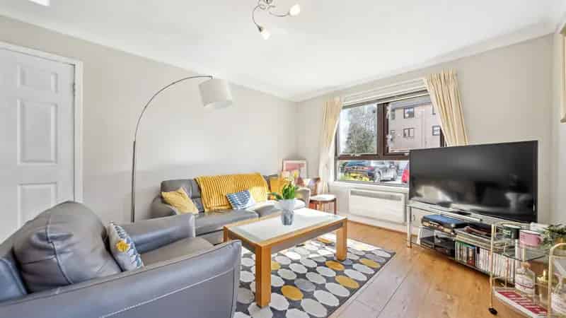 Modern One Bedroom Apartment Langside Private Parking