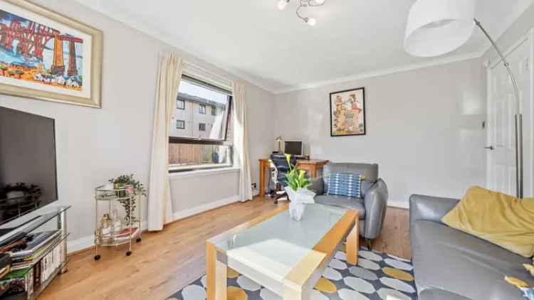 Modern 1-Bedroom Apartment in Langside with Private Parking