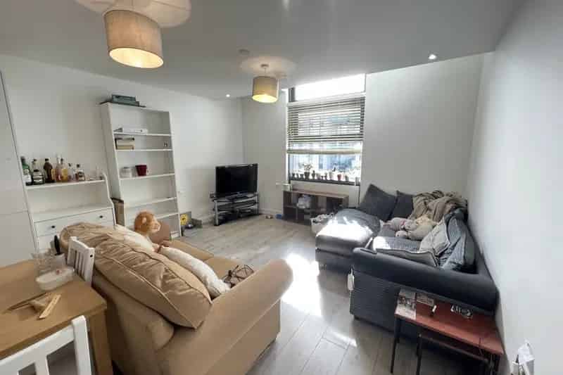 2 Bed 2 Bath Apartment Edinburgh House Allocated Parking