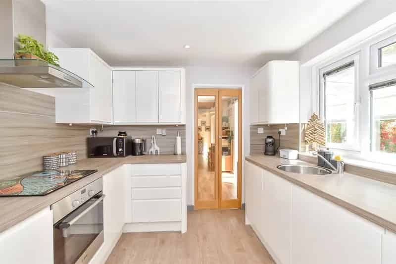 3 Bedroom Detached House for Sale in Waterlooville
