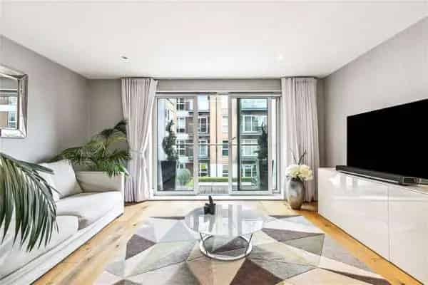 Modern 4-Bedroom Townhouse with Roof Terrace and Garage