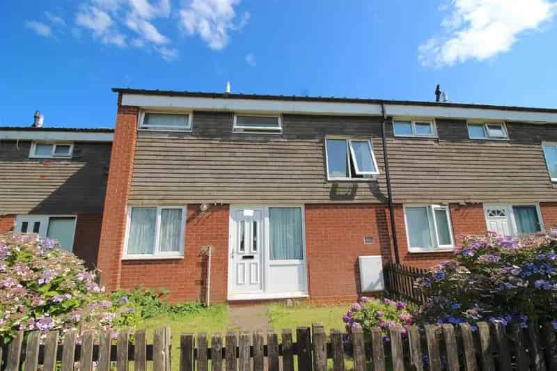 2 Bedroom Terrace House for Sale - Garage - No Upward Chain