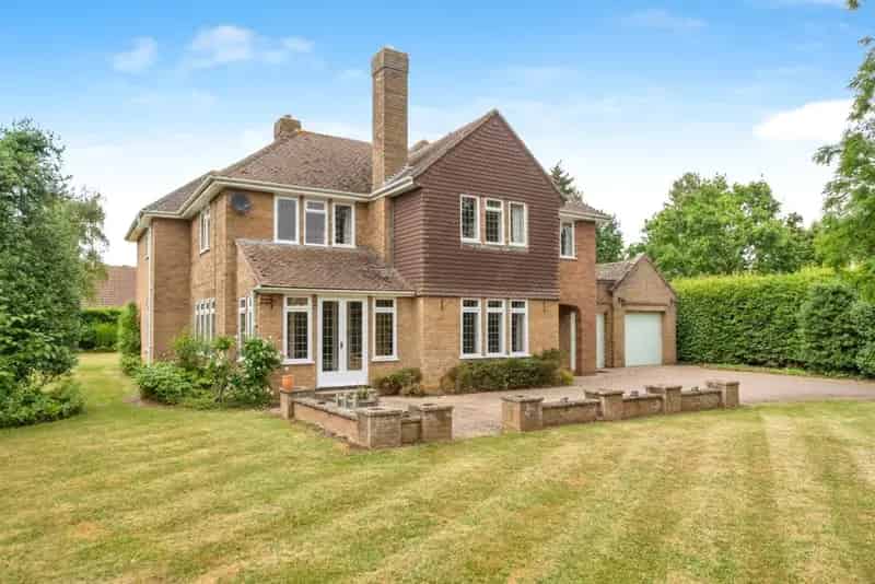 Spacious Detached Four Double Bedroom Family Home in Sleaford