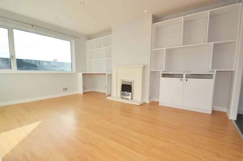 3 Bedroom Townhouse to Rent Near Bramley Station