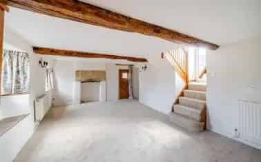 2-Bedroom Cottage Near Town Centre with Courtyard Garden
