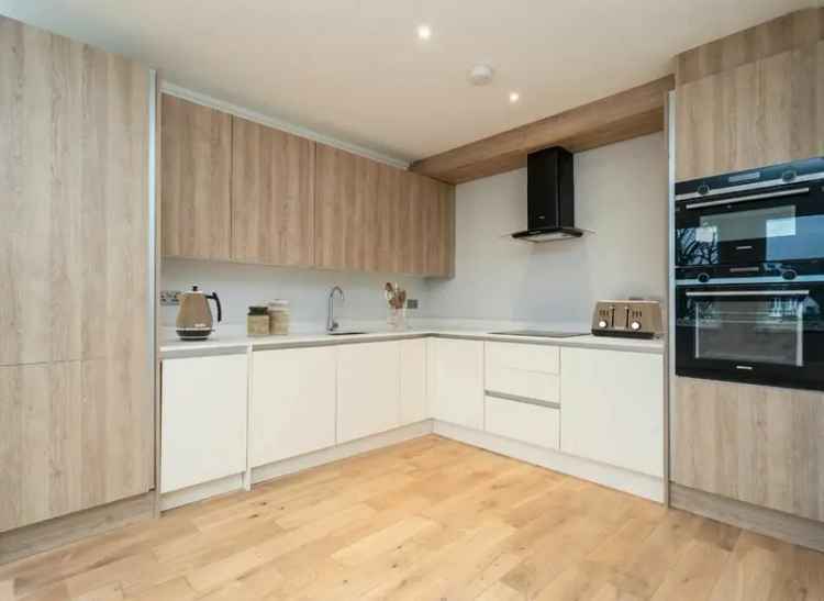 Luxury One Bedroom Apartment near Ealing Broadway Station