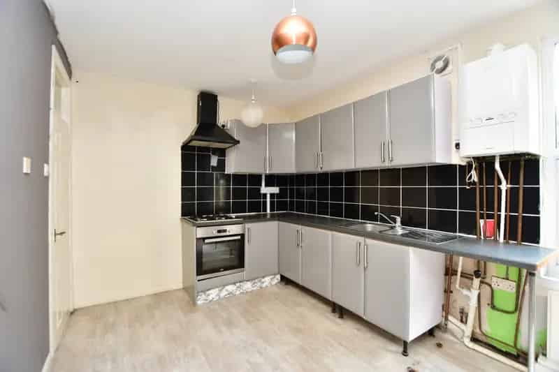 2 Bedroom Apartment to Rent Near Gillingham Station