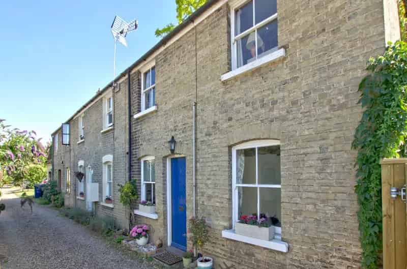 2 Bedroom Victorian Terrace House for Sale Near Cambridge