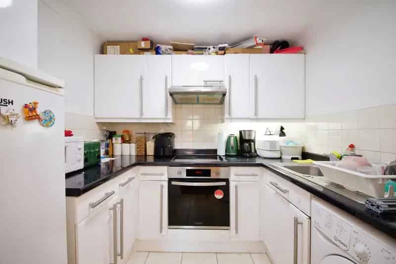 1-Bed Ground Floor Apartment Leytonstone Modern Amenities Secure Parking