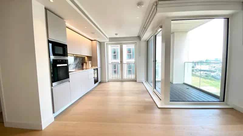 2 Bedroom Apartment Shepherds Bush - Modern Luxury