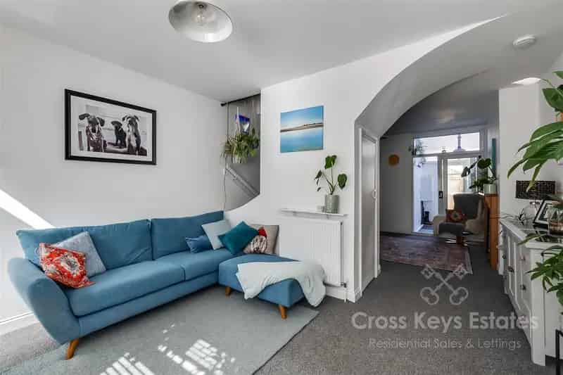 2 Bedroom Victorian House for Rent in Stoke