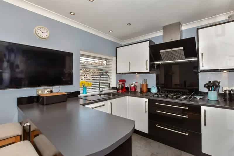 3 Bedroom End Terrace House for Sale