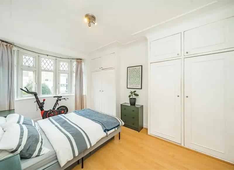 Superb Semi-Detached Home - Four Bedrooms - Large Garden - Off-Street Parking