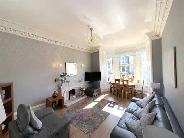 2 Bedroom Flat for Sale in Greenock West End