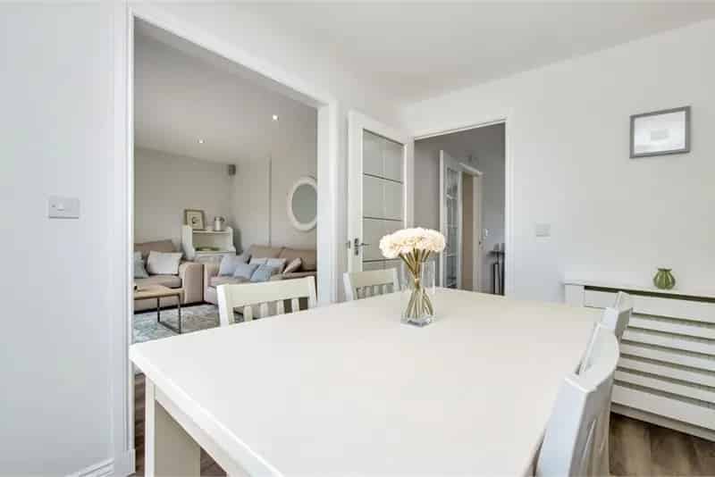 3 Bed House - Detached with 1 Reception Room