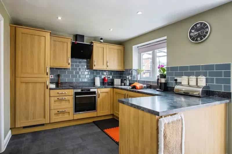 3 Bed Detached House Morley Modern Family Home