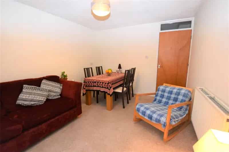 1 Bedroom Flat for Sale - Stylish Spacious Apartment