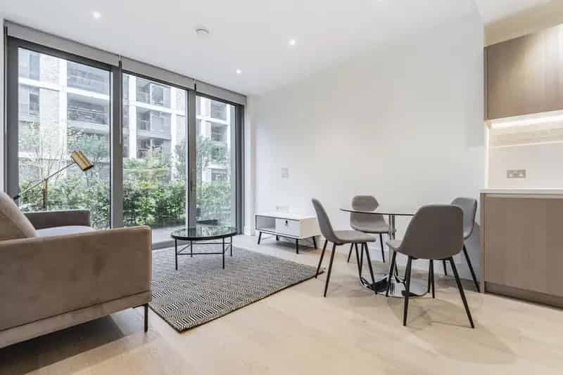 Battersea Park One-Bedroom Apartment with Gym and Spa
