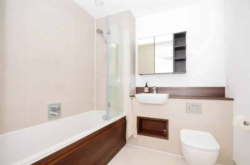 Flat For Sale , Station Approach, London, England