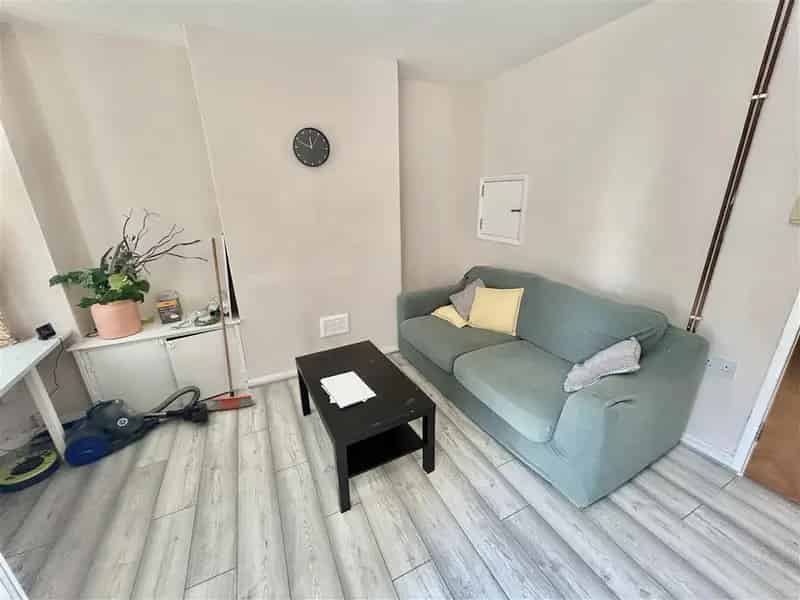 2 Bedroom Furnished House Near City Centre NG7