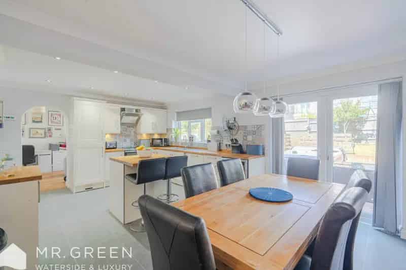 4 Bedroom Detached House for Sale Near Southbourne Beach