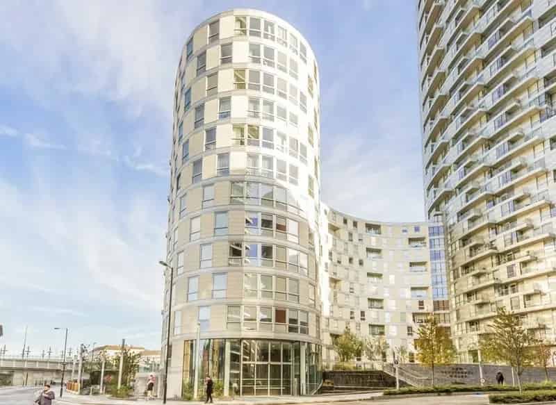 Two Bedroom Riverside Apartment Canary Wharf Gym Parking