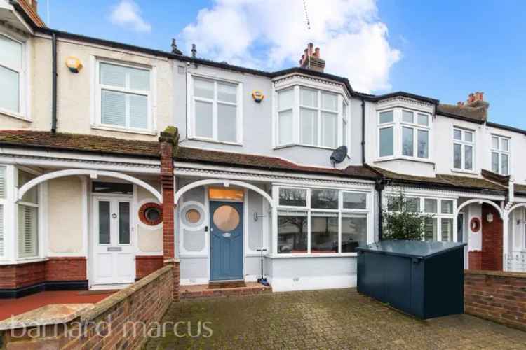Four Bedroom Family Home with Off Street Parking and Modern Kitchen