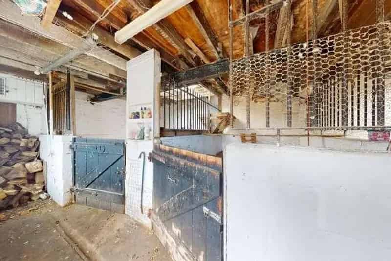 4 Bedroom Detached Stone Farmhouse