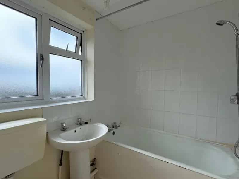 2 Bedroom Flat for Sale Folkestone Kent CT20