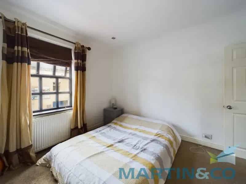 1 bedroom House
 For Sale