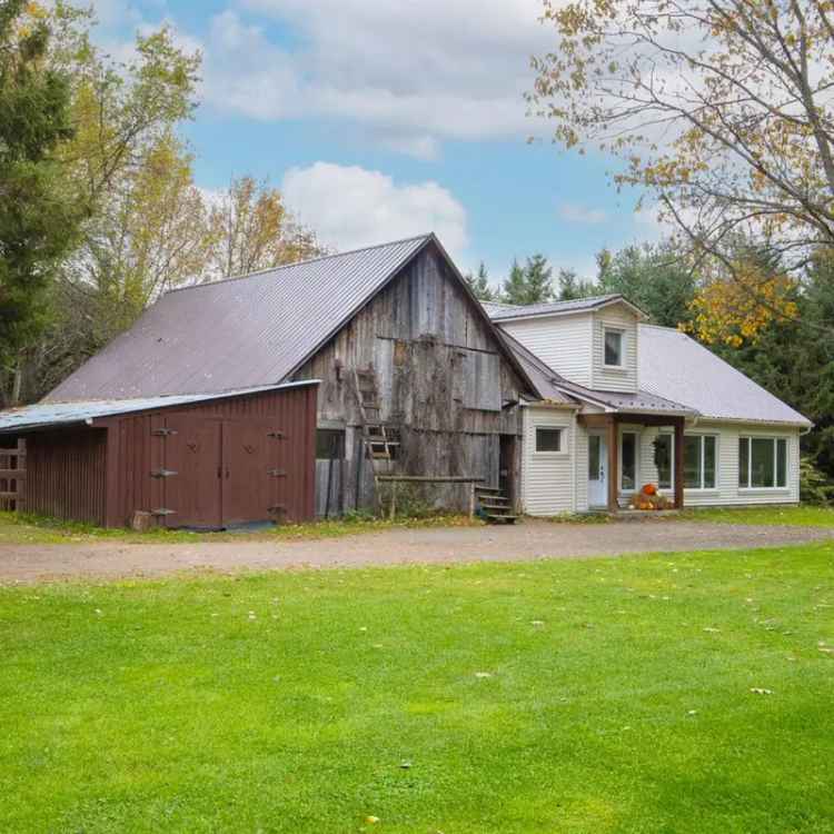 Country House near Sherbrooke with Studio and Stables